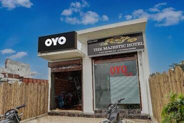 Отель Oyo Flagship The Majestic