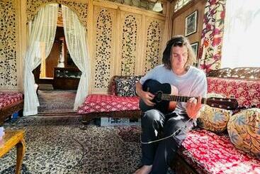 فندق صغير The Flostel Srinagar