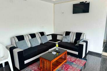 فندق Oyo Flagship H Square Homestays