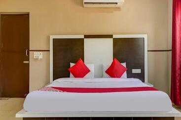 Oyo Hotel City Palace