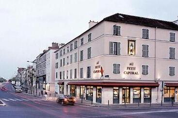 ホテル Au Petit Caporal