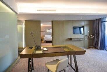 ホテル Le Meridien Qingdao West Coast