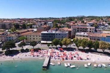 בית מלון כפרי Riviera