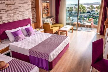 Отель Tui Magic Life Jacaranda