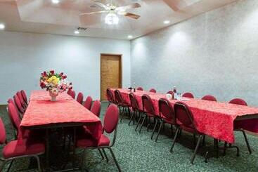 فندق على الطريق Rodeway Inn