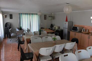 פנסיון All Are Welcome Guest House