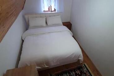 Пансион Mountain Vista Guesthouse Shkafi