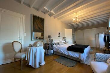 민박 Chambre D Hôte Lo Sauneï Aux Lesmaisonsdeshoussats