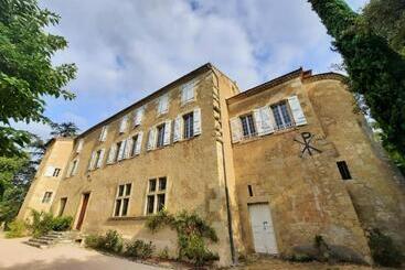 مبيت وإفطار Château De Gardès