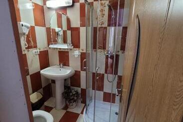 פנסיון Vila Aosta 21