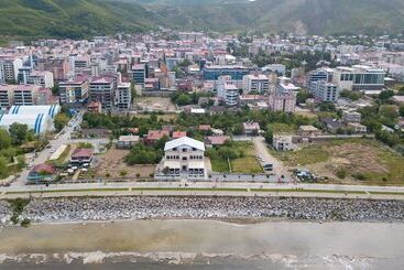 White Life Hotel & Cafe