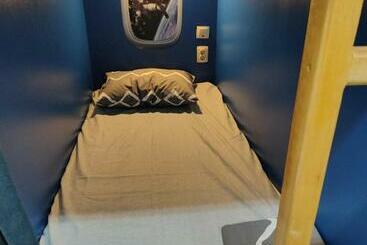 הוסטל лидер хаус хостел