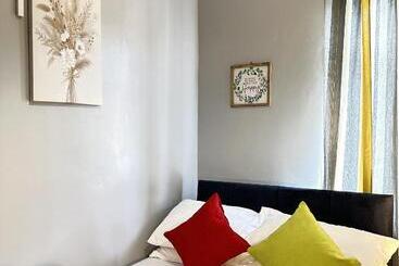 تختخواب و صبحانه Sandys Holidays Home