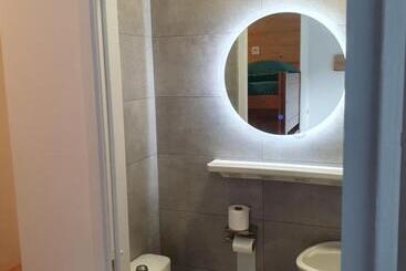 Пансион Chalet Jaune Charmant Som