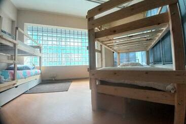 הוסטל Home Away On Plein