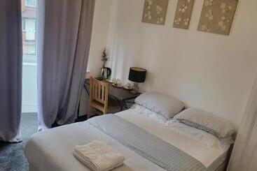 بنسيون Petals Rm