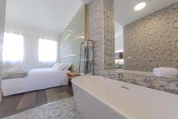 تختخواب و صبحانه Rudini  Charming