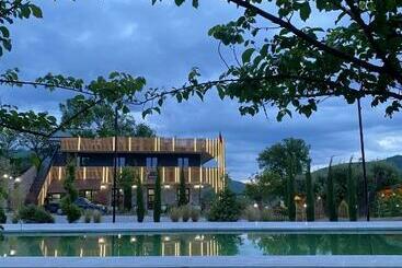 ホテル Restaurant Natyra E Qetë