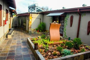 Пансион Philile Guest House