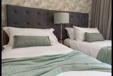 פנסיון Cronin Luxury Accommodation Room 1