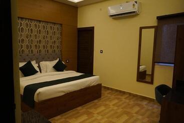 Green Sarovar Hotel & Restaurant