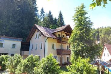 Jamas Hotel & Restaurant