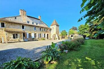 민박 Château Arche D Aure