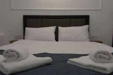 בית מלון כפרי 24 Boutique Aparts