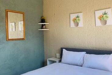 بنسيون Asante Sana Guest House