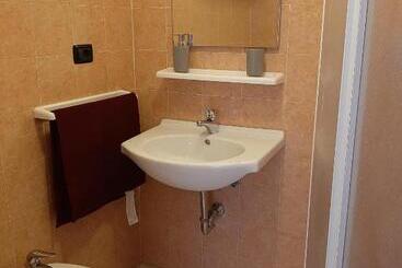 فندق صغير San Quirico Locanda Ristorante Pizzeria