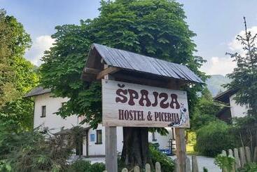 Hostel In Picerija špajza