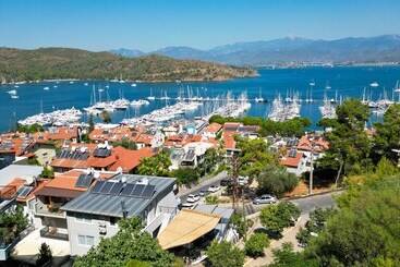 ホテル Miralya Suites