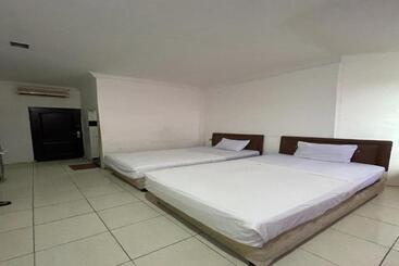 ホテル Oyo 92772 Losmen Diah Syariah