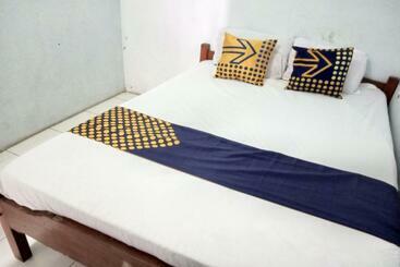 هتل Spot On 92743 Kost Elisabeth Syariah
