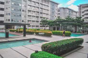 Пансион Room In Condo Butler S Bnb A Trees Residences Qc Phil