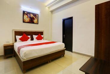 Flagship Hotel Umrao Inn