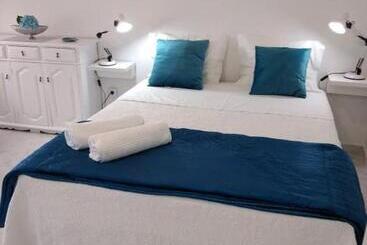 פנסיון Jb House