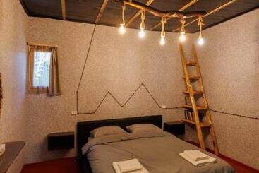 بنسيون Melqonyan S Guest House & Coffee