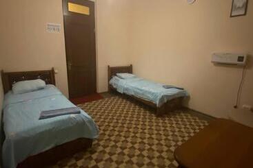 פנסיון Sam Greenhouse Hostel