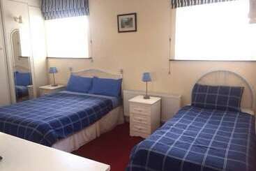 تختخواب و صبحانه Clooniff House