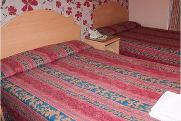 تختخواب و صبحانه Lampton Guest House