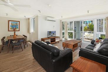 هتل The Bay Apartments Coolangatta
