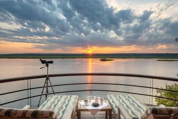 Отель Chobe Water Villas