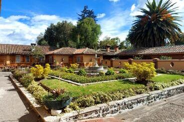 هتل Hosteria Rumipamba De Las Rosas