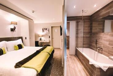 בית מלון כפרי Hôtel Le White   Le 42 Restaurant