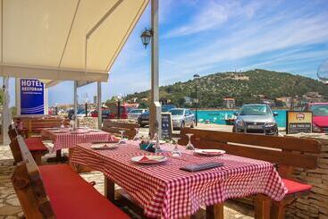 בית מלון כפרי Plava Laguna