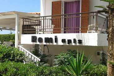 ホテル Remi Studios & Apartments