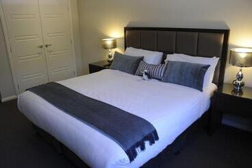 בית מלון כפרי Riverside Oaks Golf Resort