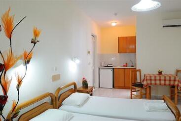 Nikos 2 Studios & Apartments