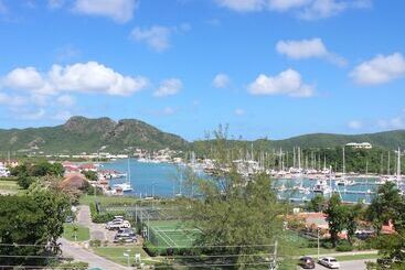 Жильё для туристов The Apartments At Jolly Castle